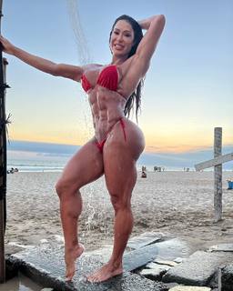 Gracyanne Barbosa feet photo thumbnail