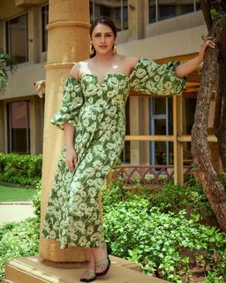 Huma Qureshi feet photo thumbnail