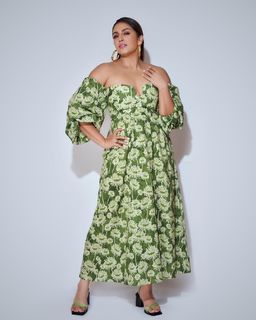 Huma Qureshi feet photo thumbnail