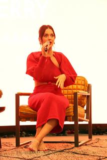 Katy Perry feet photo thumbnail