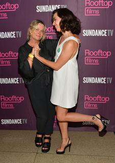 Aubrey Plaza feet photo thumbnail