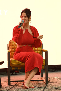 Katy Perry feet photo thumbnail