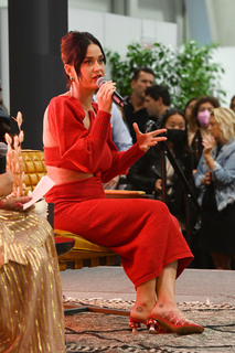Katy Perry feet photo thumbnail