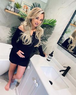 Jorgie Porter feet photo thumbnail