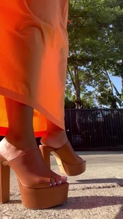 Chloe Bailey feet photo thumbnail