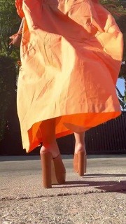Chloe Bailey feet photo thumbnail