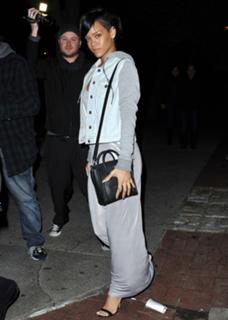 Rihanna feet photo thumbnail