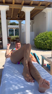 Chiara Ferragni feet photo thumbnail