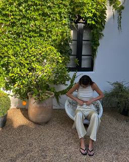 Kendall Jenner feet photo thumbnail