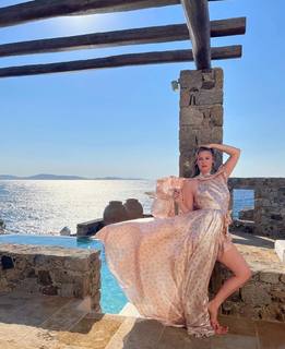 Alicia Silverstone feet photo thumbnail