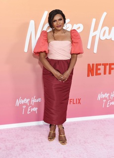 Mindy Kaling feet photo thumbnail