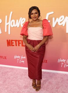 Mindy Kaling feet photo thumbnail