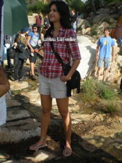 Katrina Kaif feet photo thumbnail