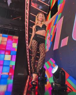 Nicole Neumann feet photo thumbnail