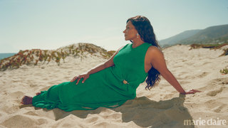 Mindy Kaling feet photo thumbnail