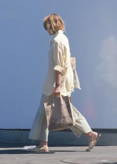 Elizabeth Olsen feet photo thumbnail