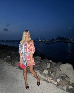 Elena Santarelli feet photo thumbnail
