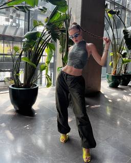 Duygu Özaslan feet photo thumbnail
