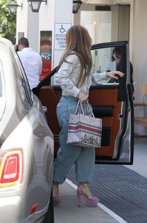 Jennifer Lopez feet photo thumbnail