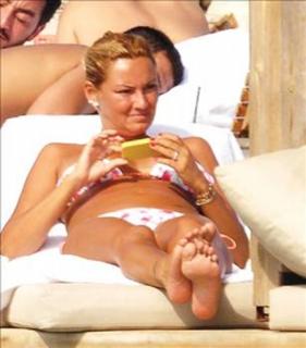 Pinar Altug feet photo thumbnail