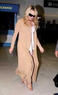 Pamela Anderson feet photo thumbnail