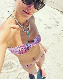 Jordana Brewster feet photo thumbnail