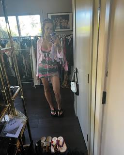Rita Ora feet photo thumbnail