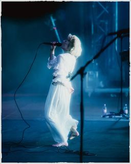 Aurora Aksnes feet photo thumbnail