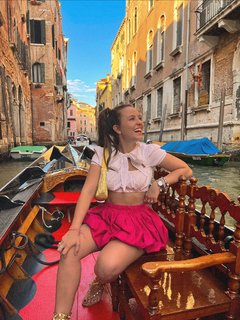 Larissa Manoela feet photo thumbnail