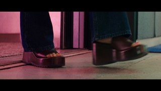 Zoey Deutch feet photo thumbnail