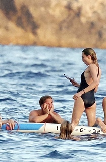 Cara Delevingne feet photo thumbnail