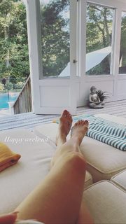 Lea Michele feet photo thumbnail