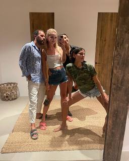 Chiara Ferragni feet photo thumbnail