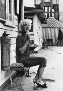 Marilyn Monroe feet photo thumbnail