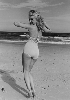 Marilyn Monroe feet photo thumbnail
