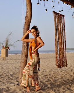 Carmen Villalobos feet photo thumbnail