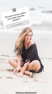 Daisy Fuentes feet photo thumbnail