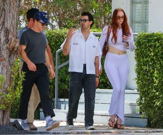 Sophie Turner feet photo thumbnail