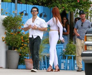 Sophie Turner feet photo thumbnail