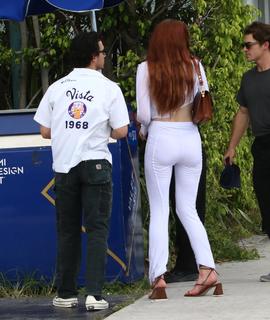 Sophie Turner feet photo thumbnail