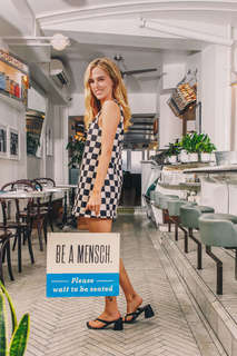 Zoey Deutch feet photo thumbnail