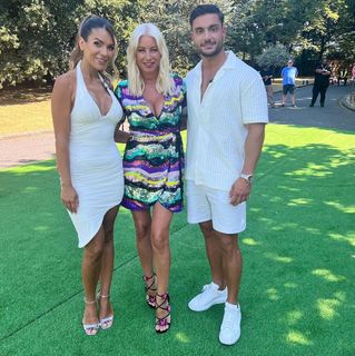 Denise Van Outen feet photo thumbnail