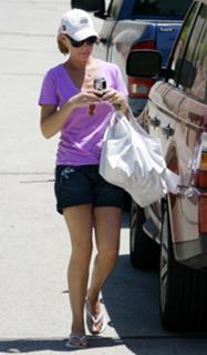 Katherine Heigl feet photo thumbnail