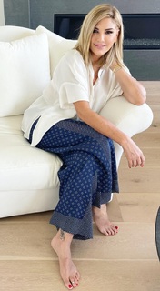 Daisy Fuentes feet photo thumbnail