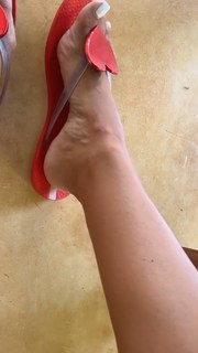 Cristina Pedroche feet photo thumbnail