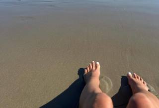 Jordana Brewster feet photo thumbnail