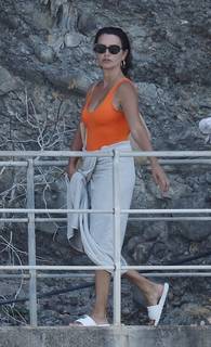 Penélope Cruz feet photo thumbnail