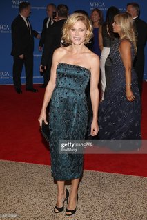 Julie Bowen feet photo thumbnail