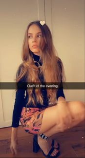 Xenia Tchoumitcheva feet photo thumbnail