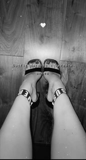 Xenia Tchoumitcheva feet photo thumbnail